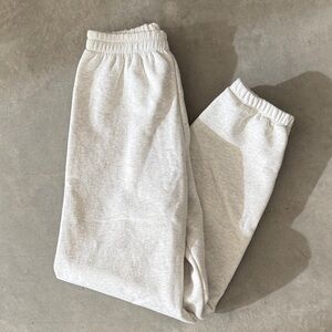 Gil Rodriguez big sweatpant in ash grey
